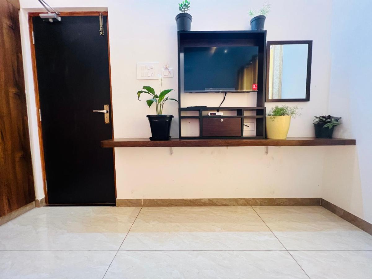 Raja Residency Hotel Alandurai Exterior photo