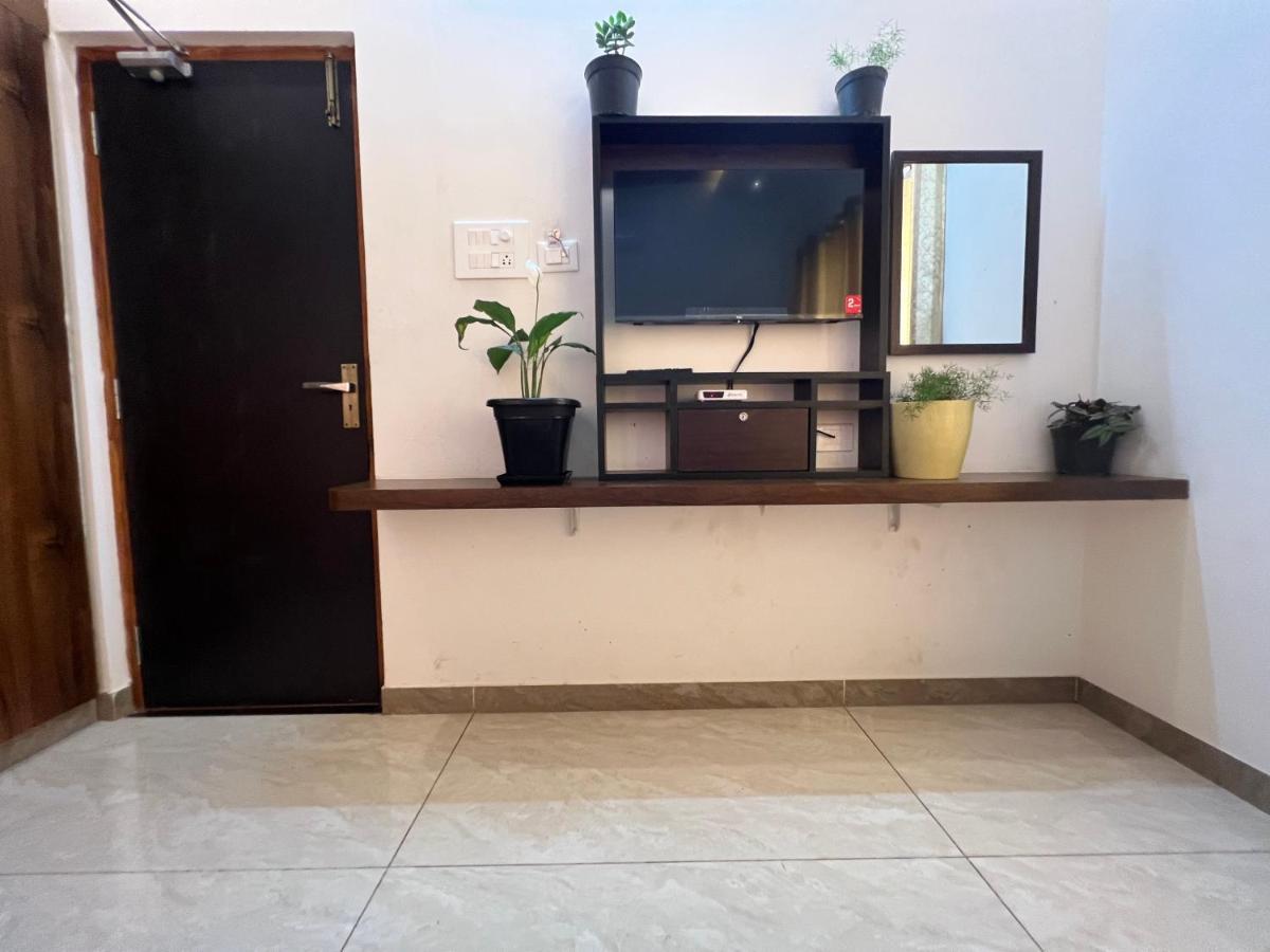 Raja Residency Hotel Alandurai Exterior photo